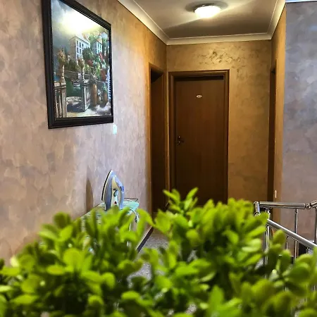 Val And Kate Konukevi 2*