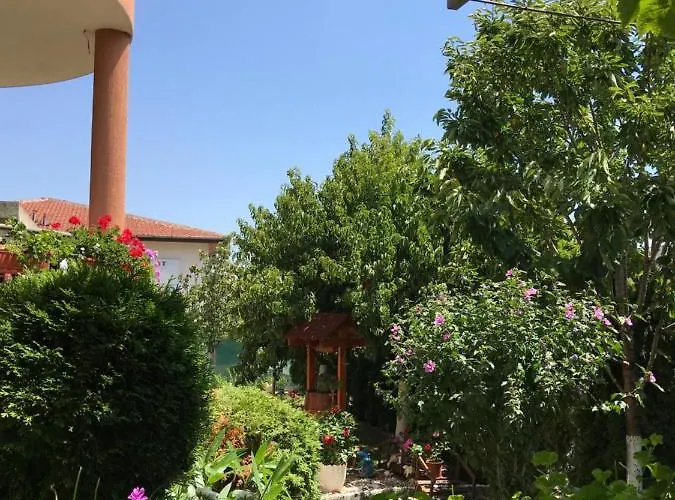 Val And Kate Casa de hóspedes 2*